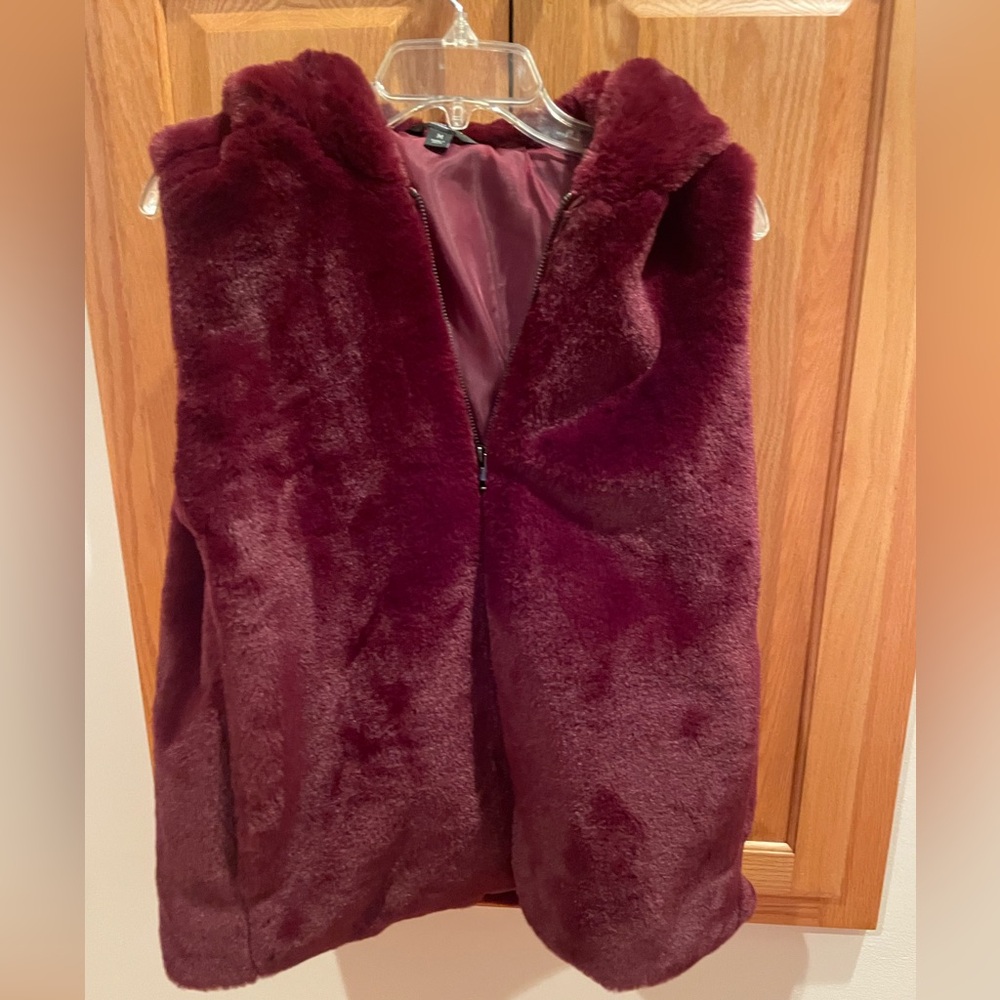 Vera Wang vest. New without tags size medium.